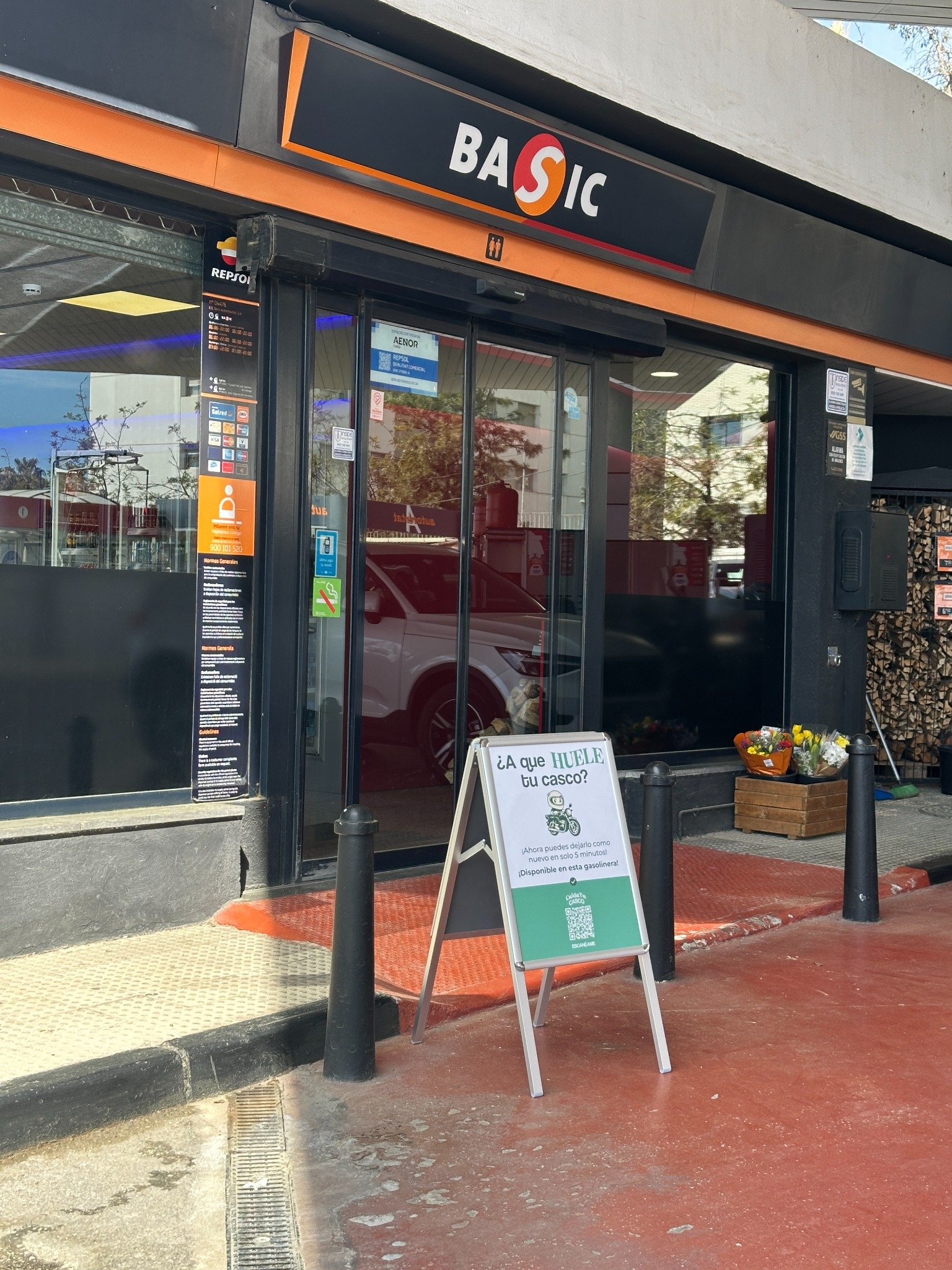 Entrada de la estación de servicio donde se encuentra CuidaTuCasco